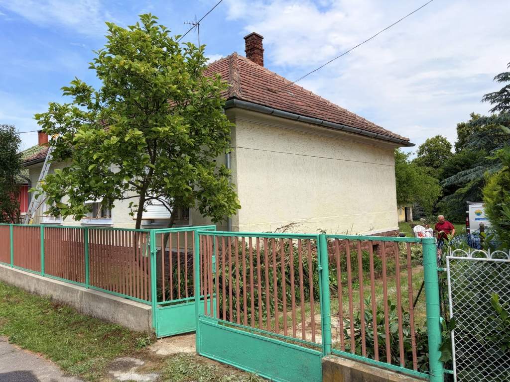 branka a vjezd na zahradu