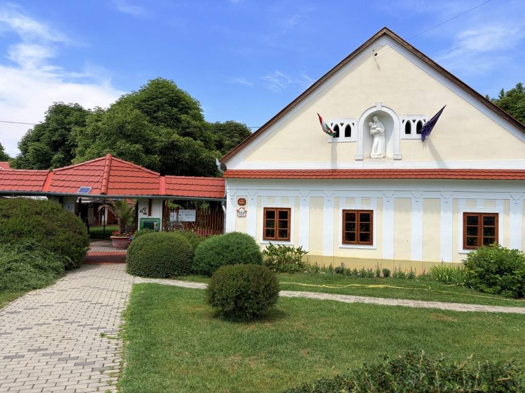 restaurace - vzdálenost 300 m